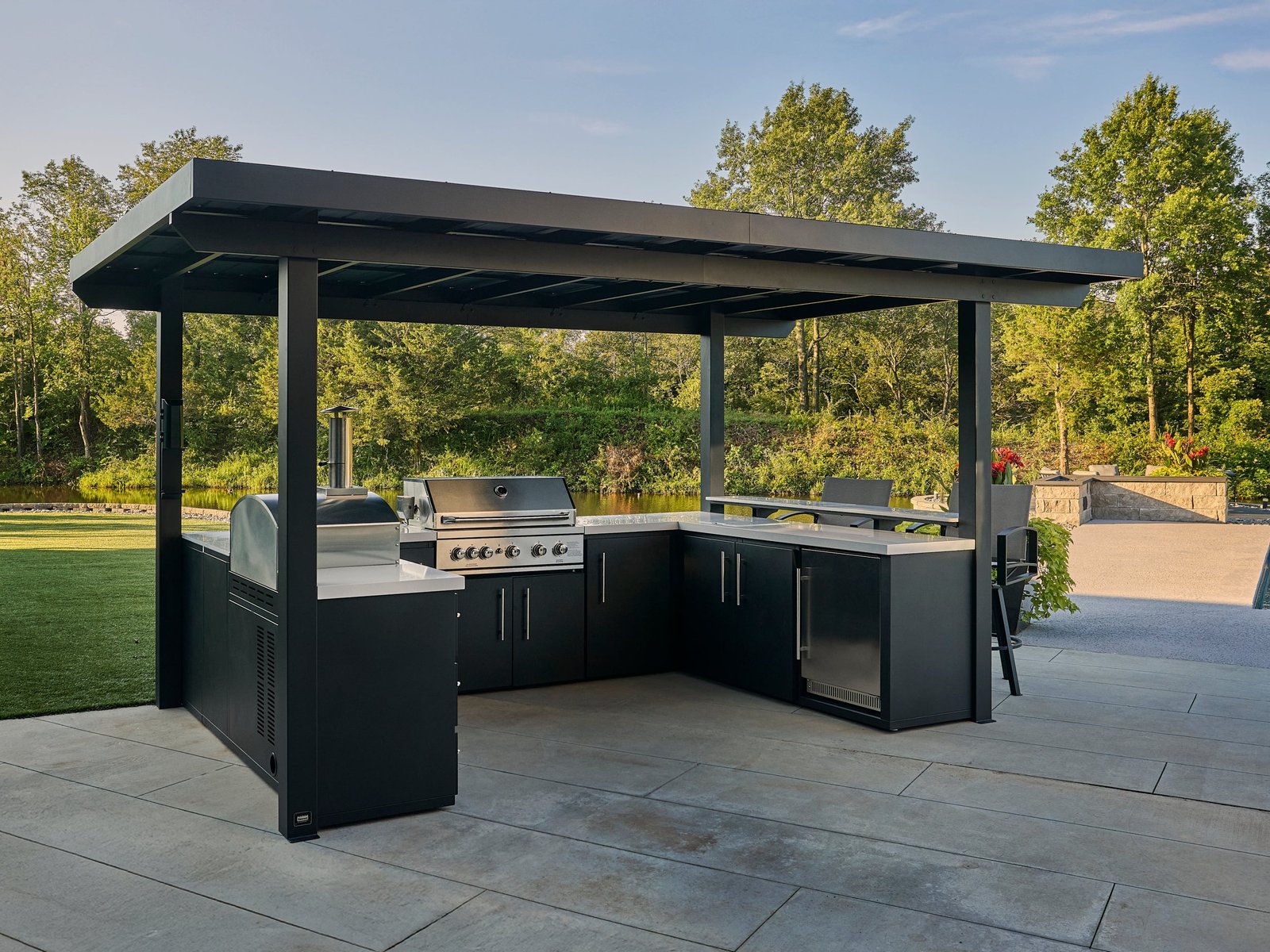 Edgemont Bay | U-Shape Outdoor Kitchen with Bar Seating, Gri
